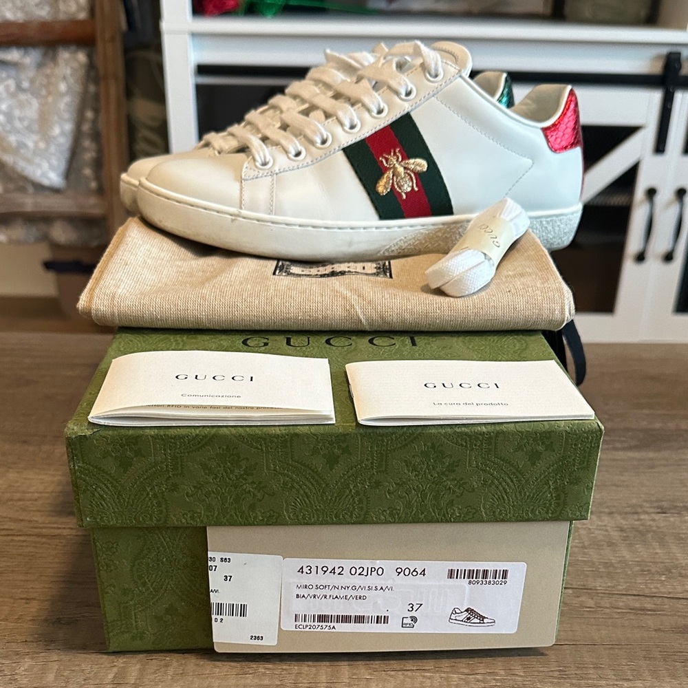 Women's Gucci Ace sneaker with bee